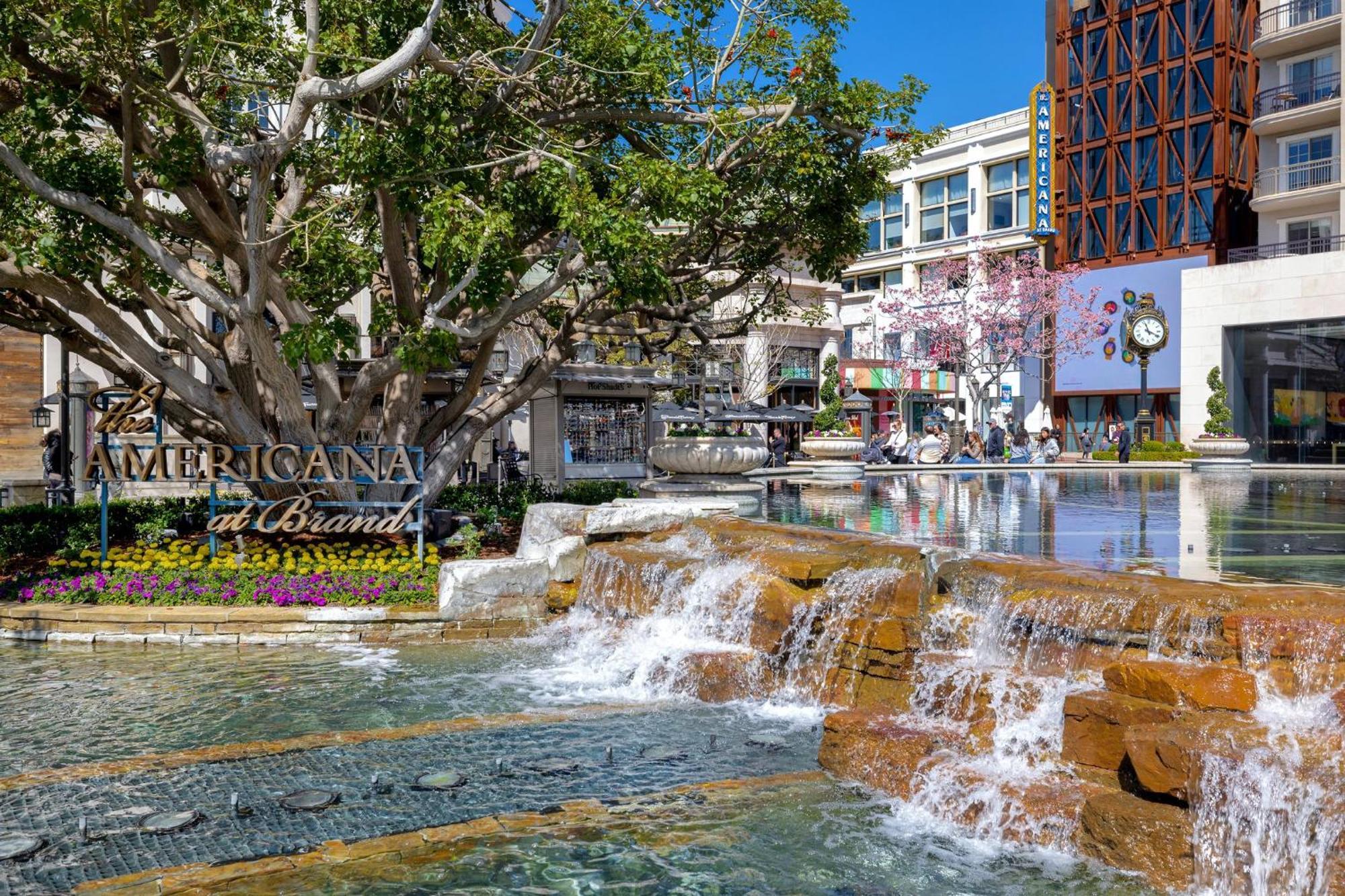Holiday Inn Express & Suites - Glendale Downtown Ngoại thất bức ảnh